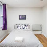 Oyo Home Plender Street 1